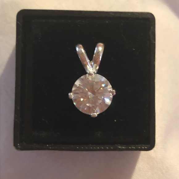 2ct D, VVS1 Moissanite Pendant - Argentium Silver - Picture 3 of 15
